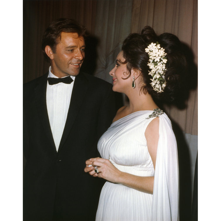 Globe Photos Entertainment Elizabeth Taylor And Richard Burton